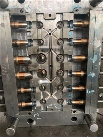 Пресс-формы для литья труб из ПВХ
